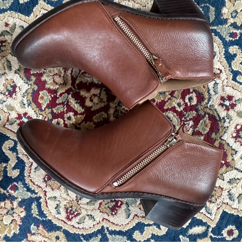 Vionic Jolene Booties - brown Leather with Gold Zipper - Size 8.5 -  Like new